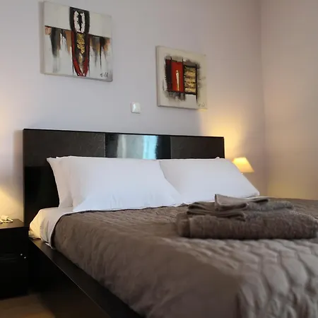 公寓 Three Old Of *