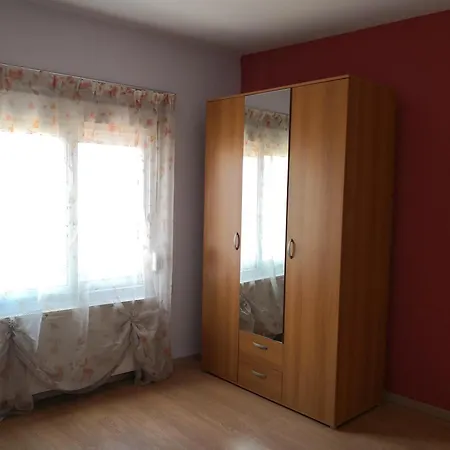 Three Old Of 公寓 *