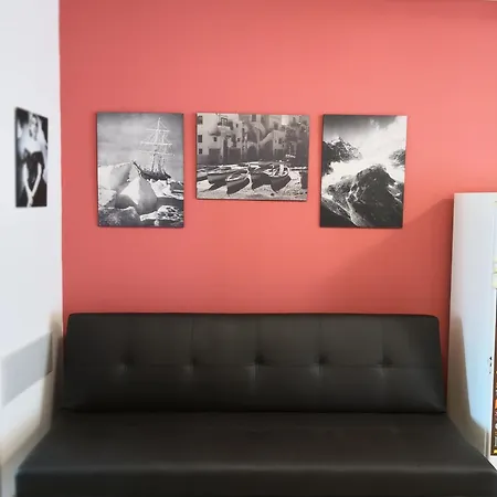Three Old Of Appartement